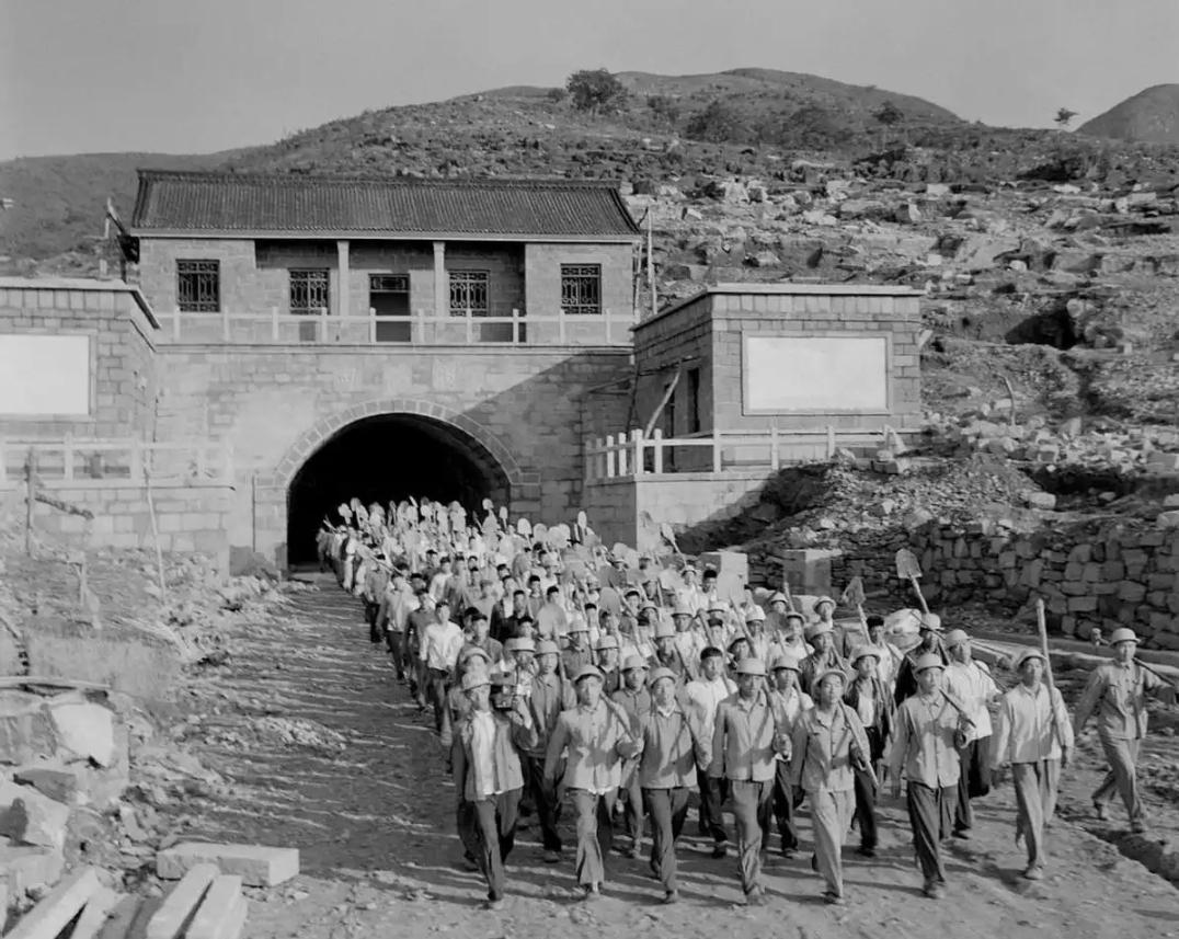 打攻坚战最重要的是什么？厉害的武器？得当的战略布局？其实，英勇的战士也很重要。