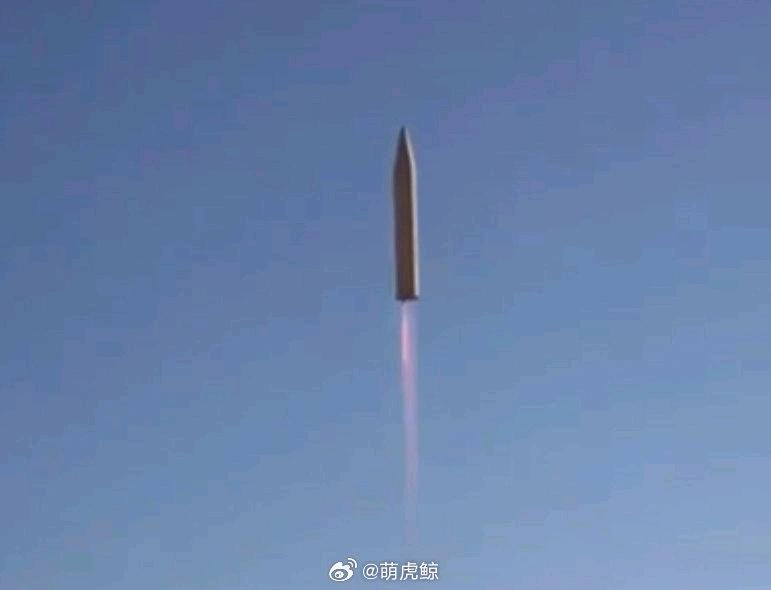 伊朗开始大量使用新式固体弹从最新的发射视频中可以发现伊朗发射的新弹越来越多，