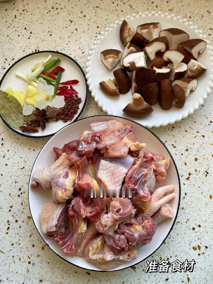 我妈做的小鸡炖蘑菇真的是一绝！巨好吃！