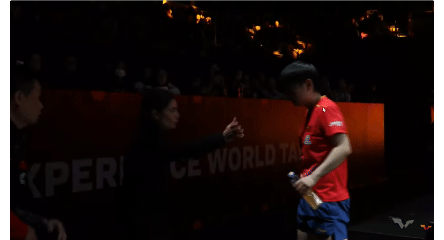 德华为了莎莎，差点和工作人员打起来！莎莎受伤后，第一时间找德华，德华立马