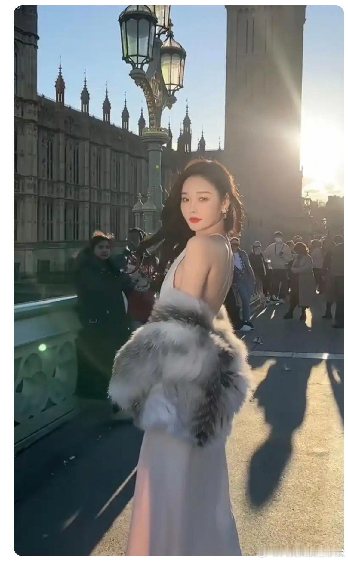 女生们都看看，太可怕了！讲个故事。失踪了三年的百万粉丝网红"雅典娜"，终于有了消