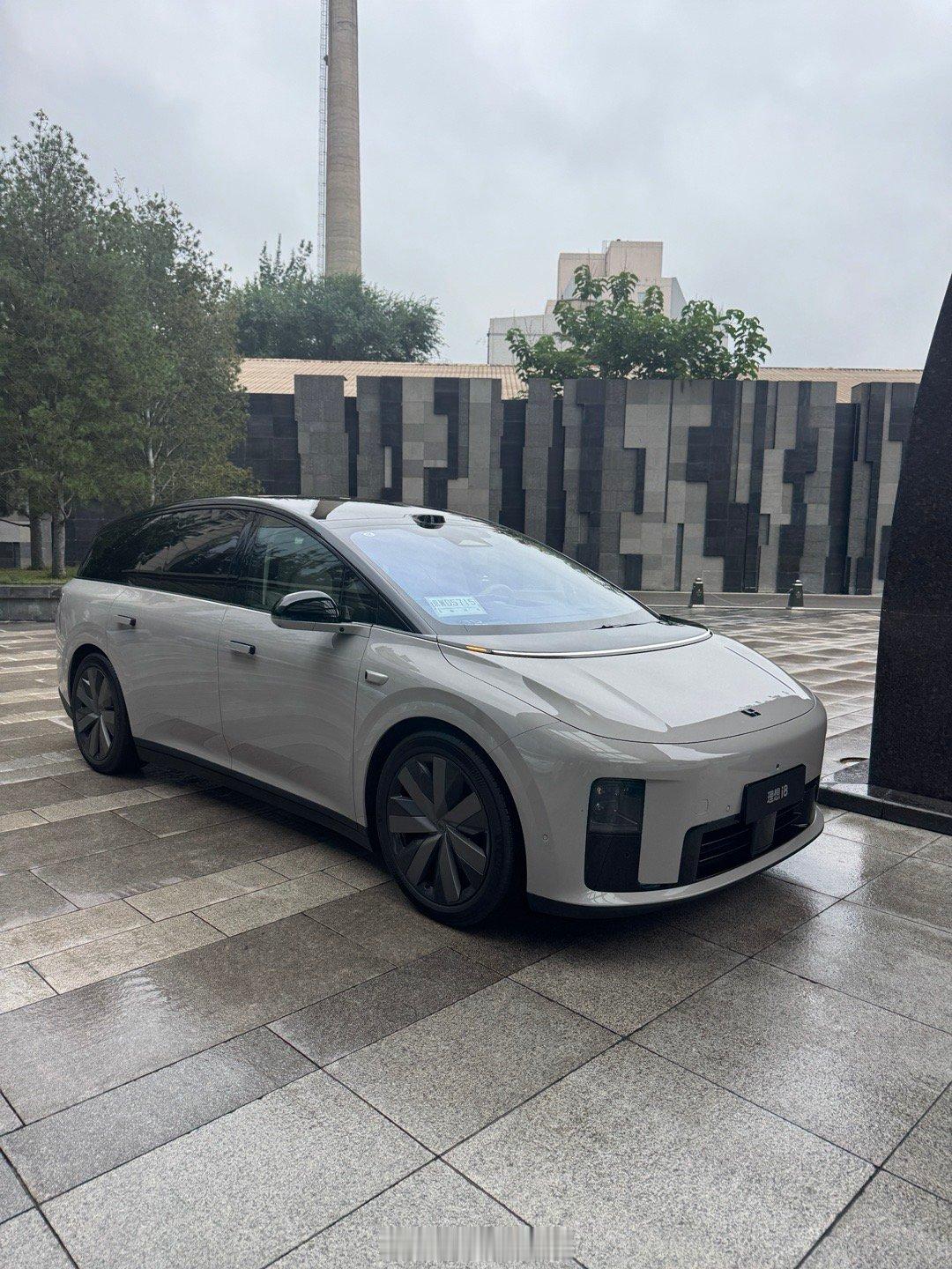 理想的车有时候你也不知道哪里好，但是只要用一段时间以后你就回不去了，换车以后还会