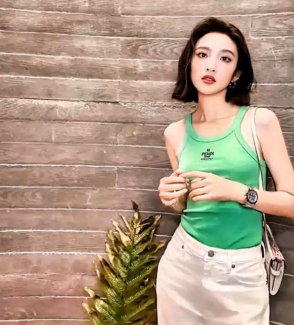 唐艺昕这篇告别文一发，《浪姐》里谁和她真玩、谁只是路过，全藏不住了。她当队长