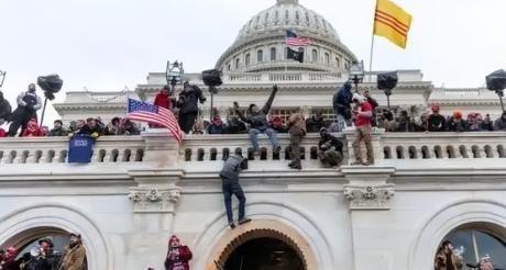 美国为何不怕自己国家发生革命？其实道理很简单，美国政府是真会杀人，华尔街闹事的带