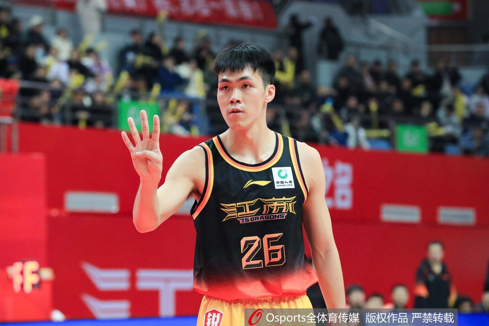 易立: 庞峥麟用自己的行动证明 自己在国家队也可以有一席之地