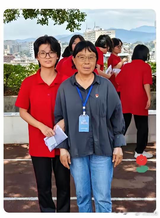 总感觉张桂梅不太对劲，​她都已经68岁了，​头发变白，没有牙齿，这些老人的变化在