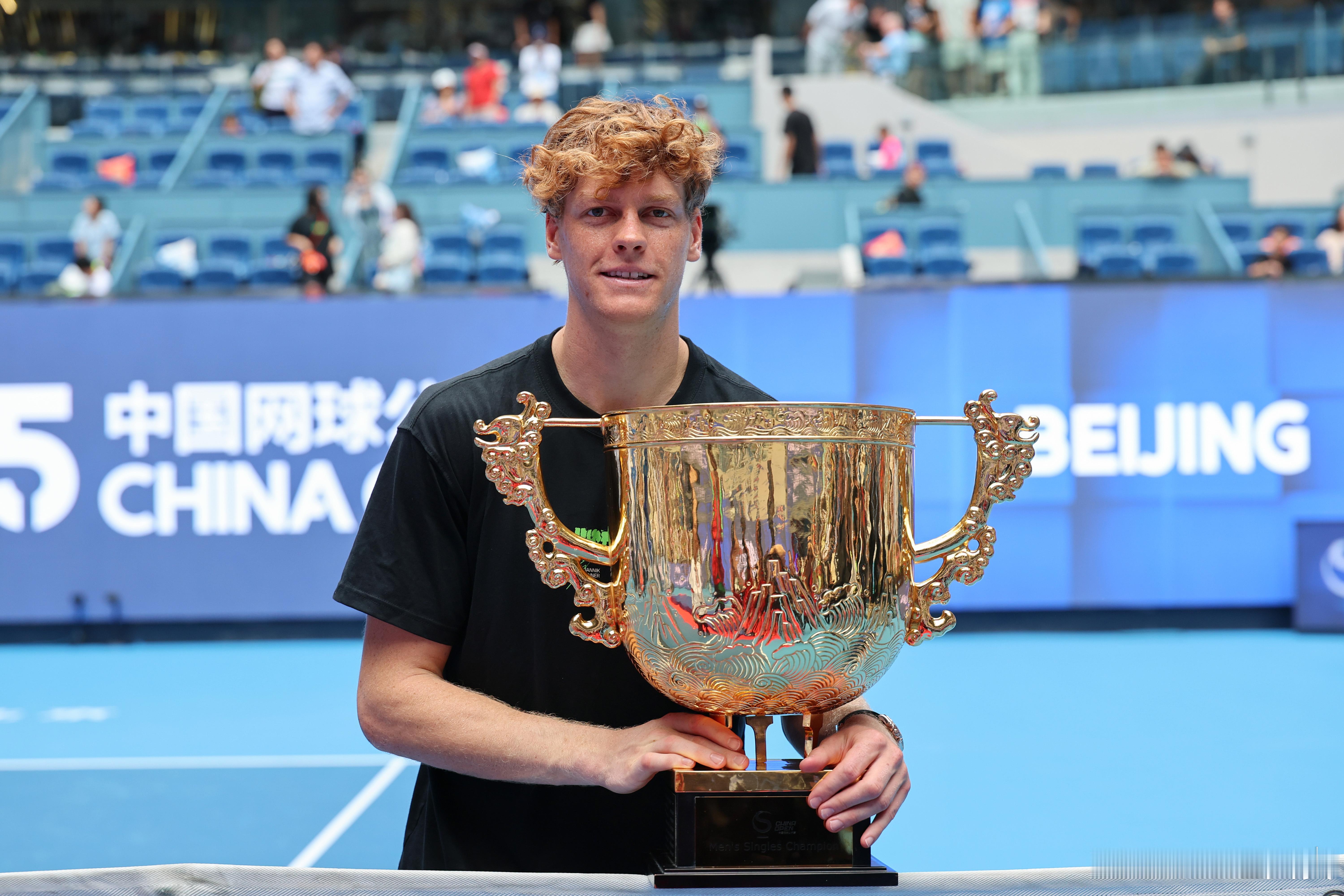 辛纳宣布因伤无缘卫冕之旅🎾世界第一在个人社交媒体上表示：“我想把最真诚的问候送