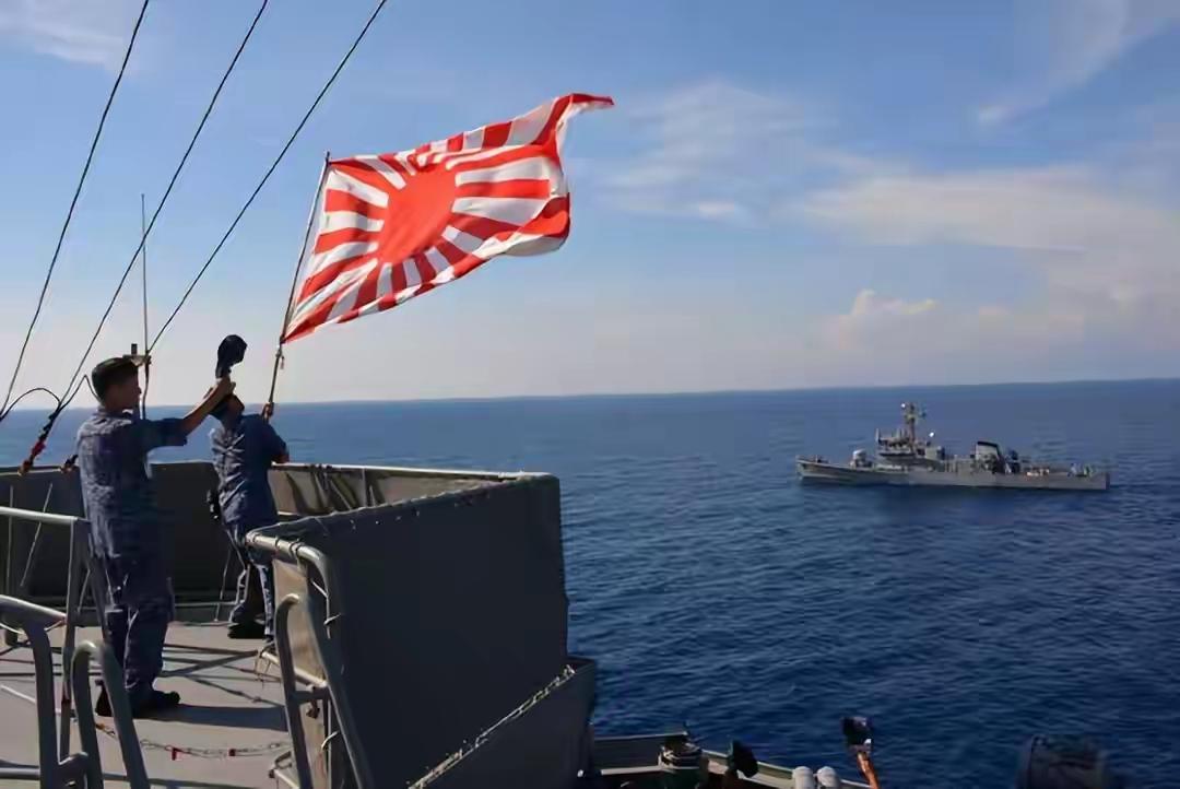 最后时刻签了！高市全面梭哈？中日航班骤减，解放军准时出海，信号很明确就在外