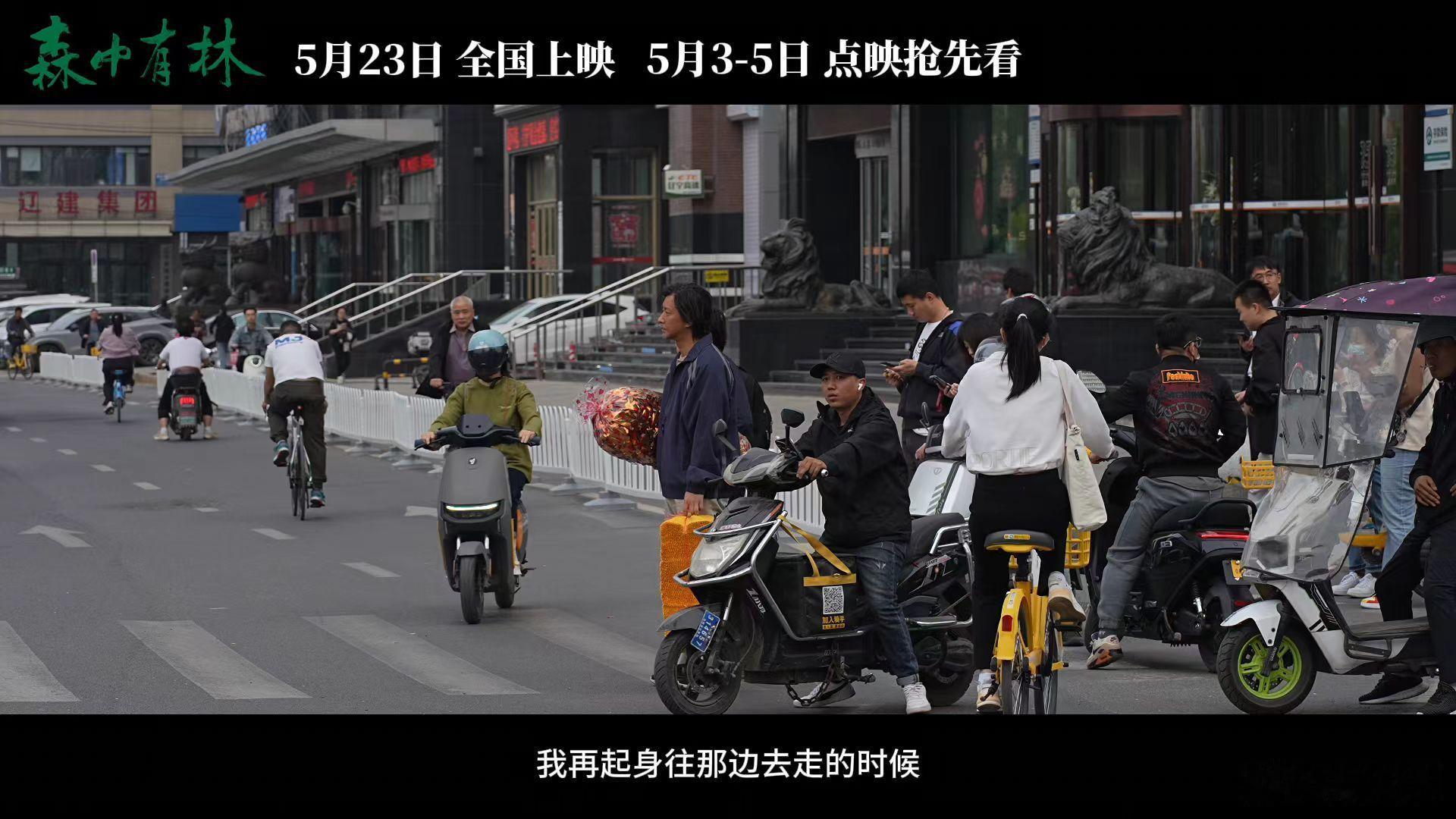 韩庚老年妆现在韩庚这个满头白发的小老头，时间过得真快啊。但这恰恰证明他是真的在沉