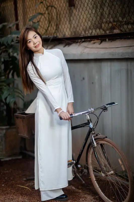 越南前空姐伙同男友组织200人卖淫越南这起特大卖淫案太惊人了！32岁的前空姐丁