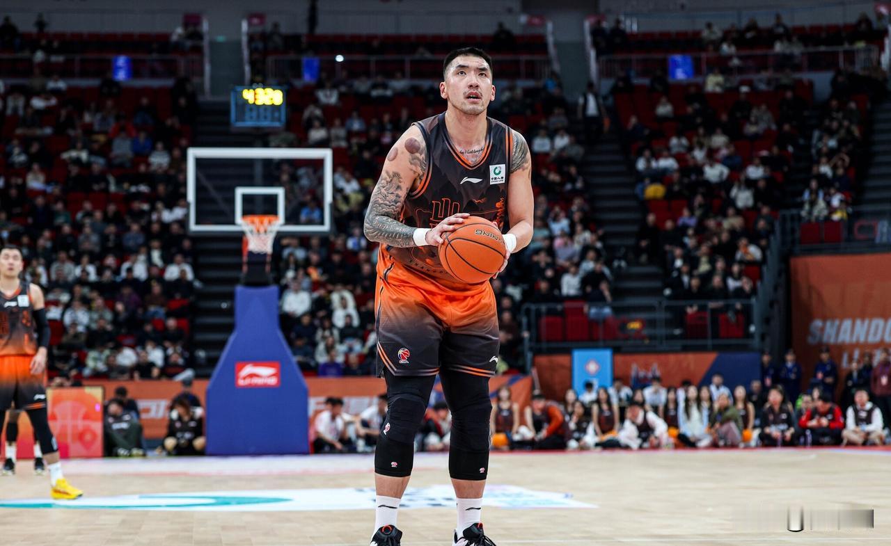 山东男篮陶汉林之前表示，2019年左右的时候，有其他的北方球队给他递来了合同，当