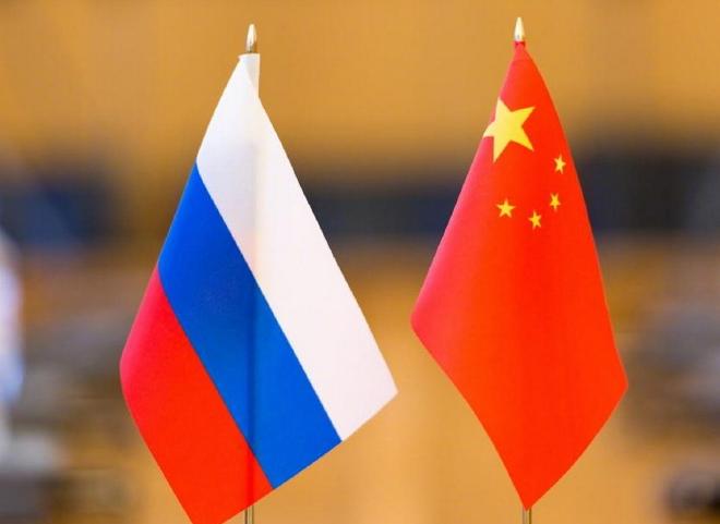 成了，中国和俄罗斯谈成了。当地时间7月24日，外交部长王毅在吉尔吉斯斯坦出席上海