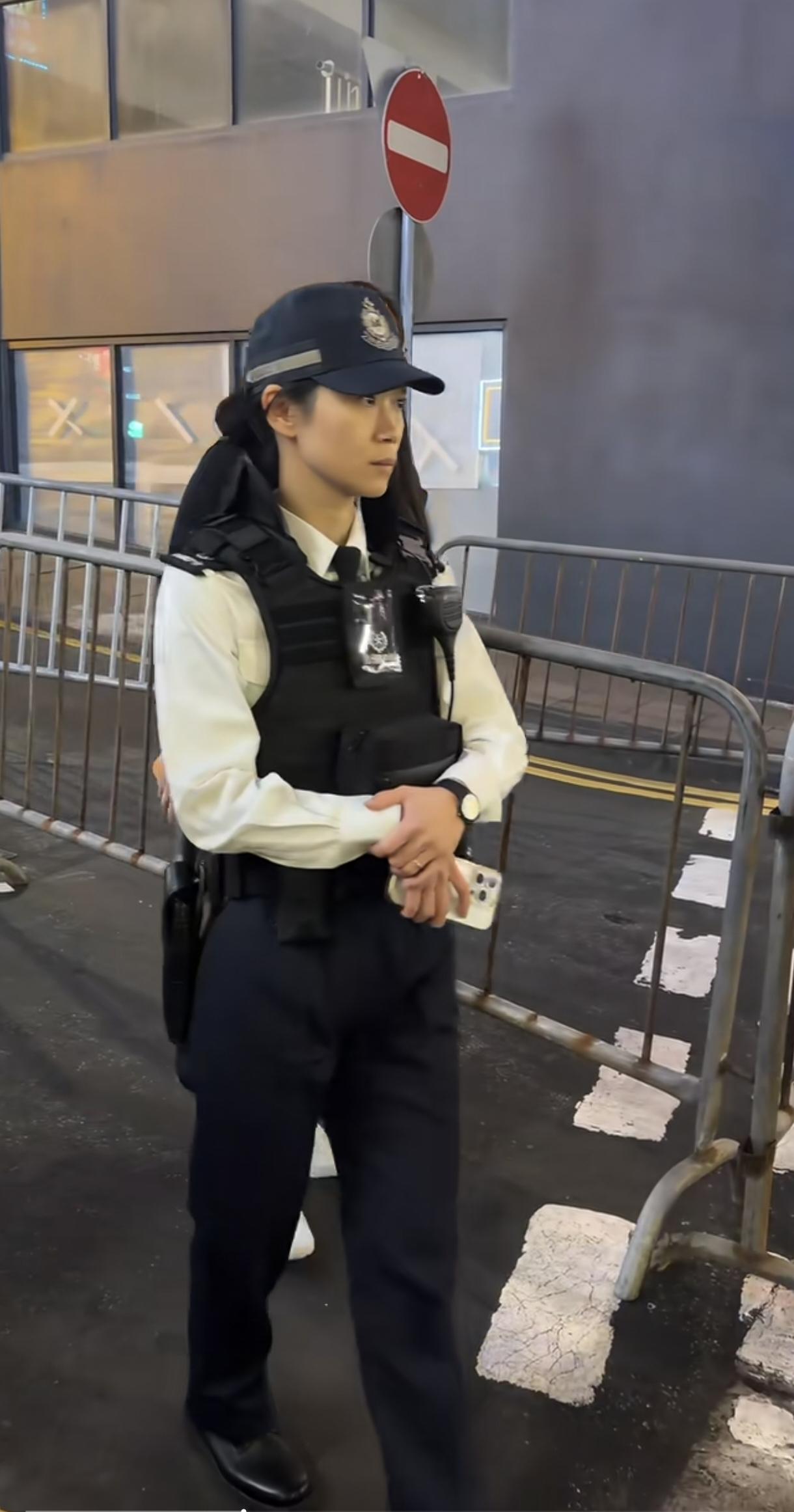 挂点38左轮的陀枪师姐，而黎家盈是电脑安全专家，都在办公室里。黎警司在香港大学是