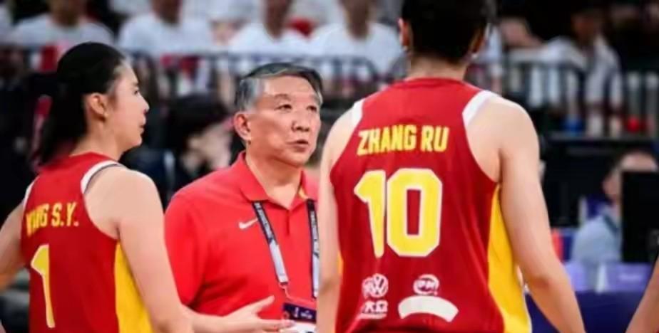 中国女篮这两个月着实憋屈，短短两个月内竟被日本队击败三次。亚洲杯半决赛遭逆转，亚