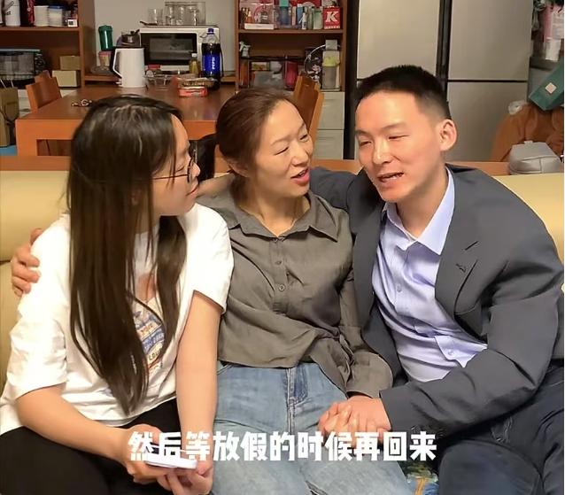 谢浩男妈妈许健华，从过去的无公害，如今体会到什么是人红是非多了。如果没有广大的