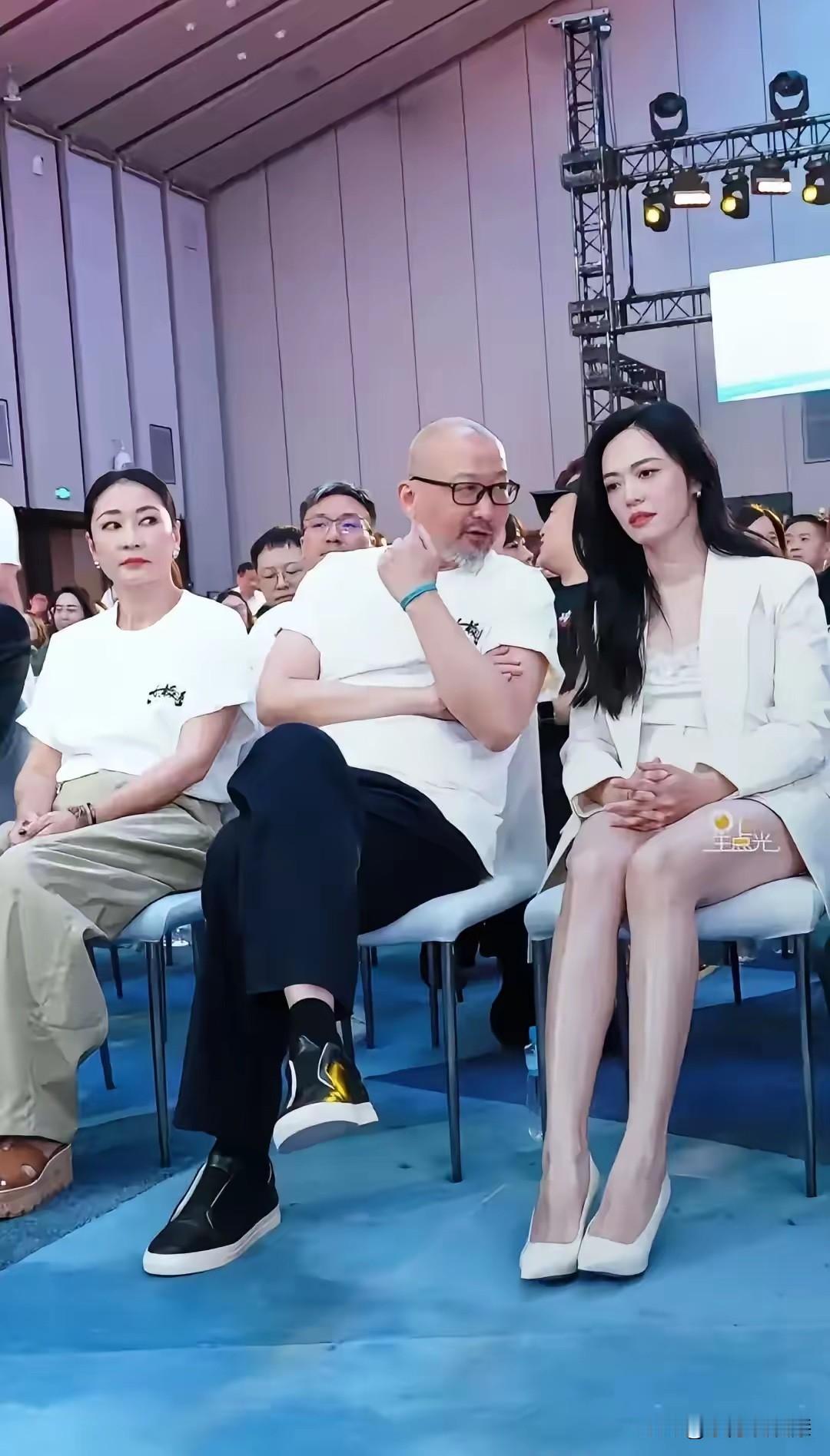 这个截图很“下作”！人家老公就是跟别的女人聊个天，硬是把老婆的自然反应定格话，