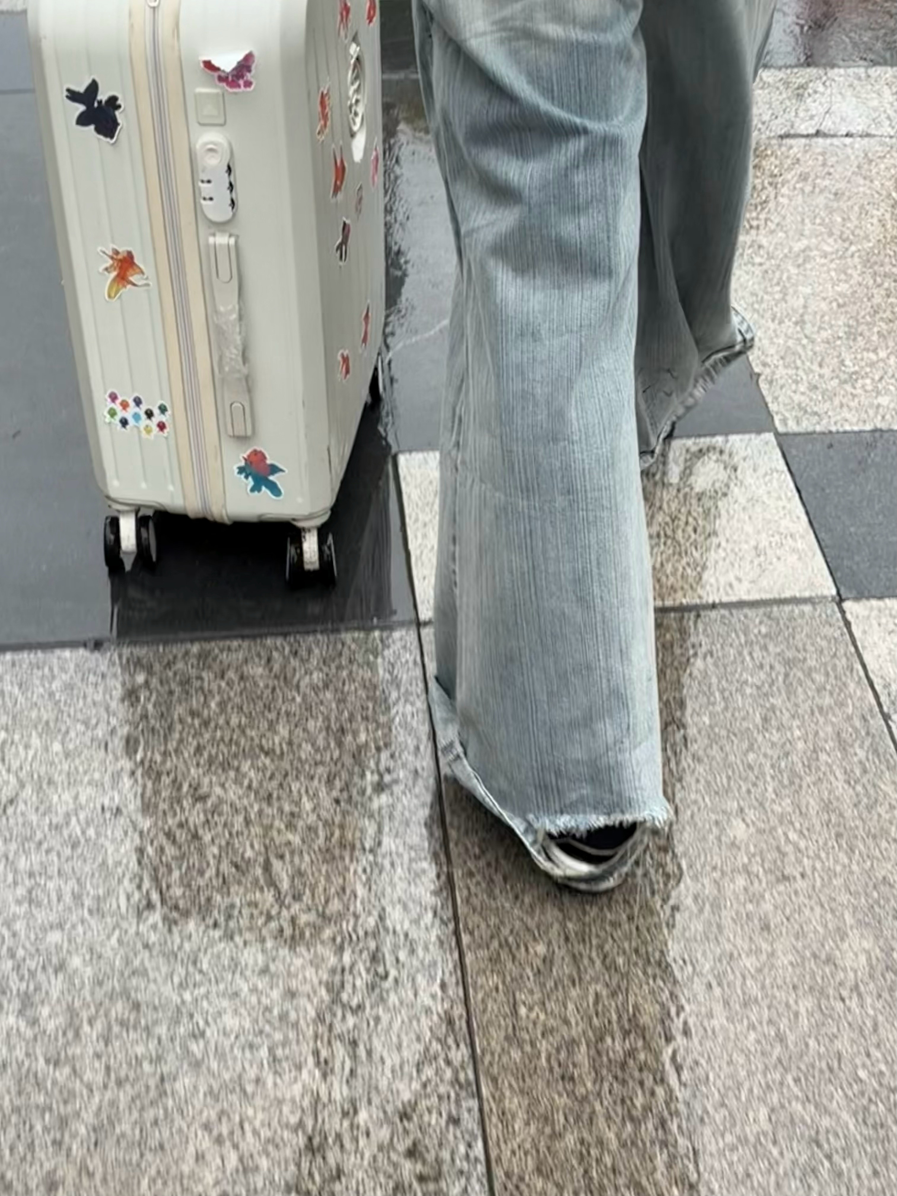 许多鱼的新裤子，这穿回村里，我都怕大爷大妈心疼他在外面过得苦。
