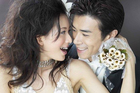 选妻子当择有智慧者，这份智慧从不是锋芒外露的精明，而是藏在生活里的通透与格局。她