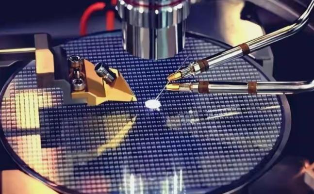 日本只打算打光刻胶这一张牌，结果发现中国打出来上千张牌。这下日本可没料到。它