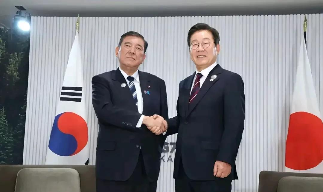 东京消息，李在明访日其间，称石破茂是亲人朋友，对日本大加赞扬，说日本样样都很好。