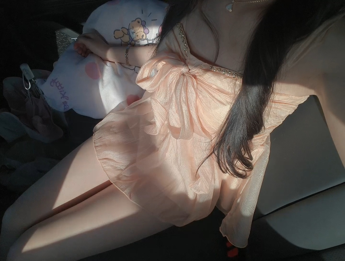 感觉越来越喜欢这种亮亮的衣服了