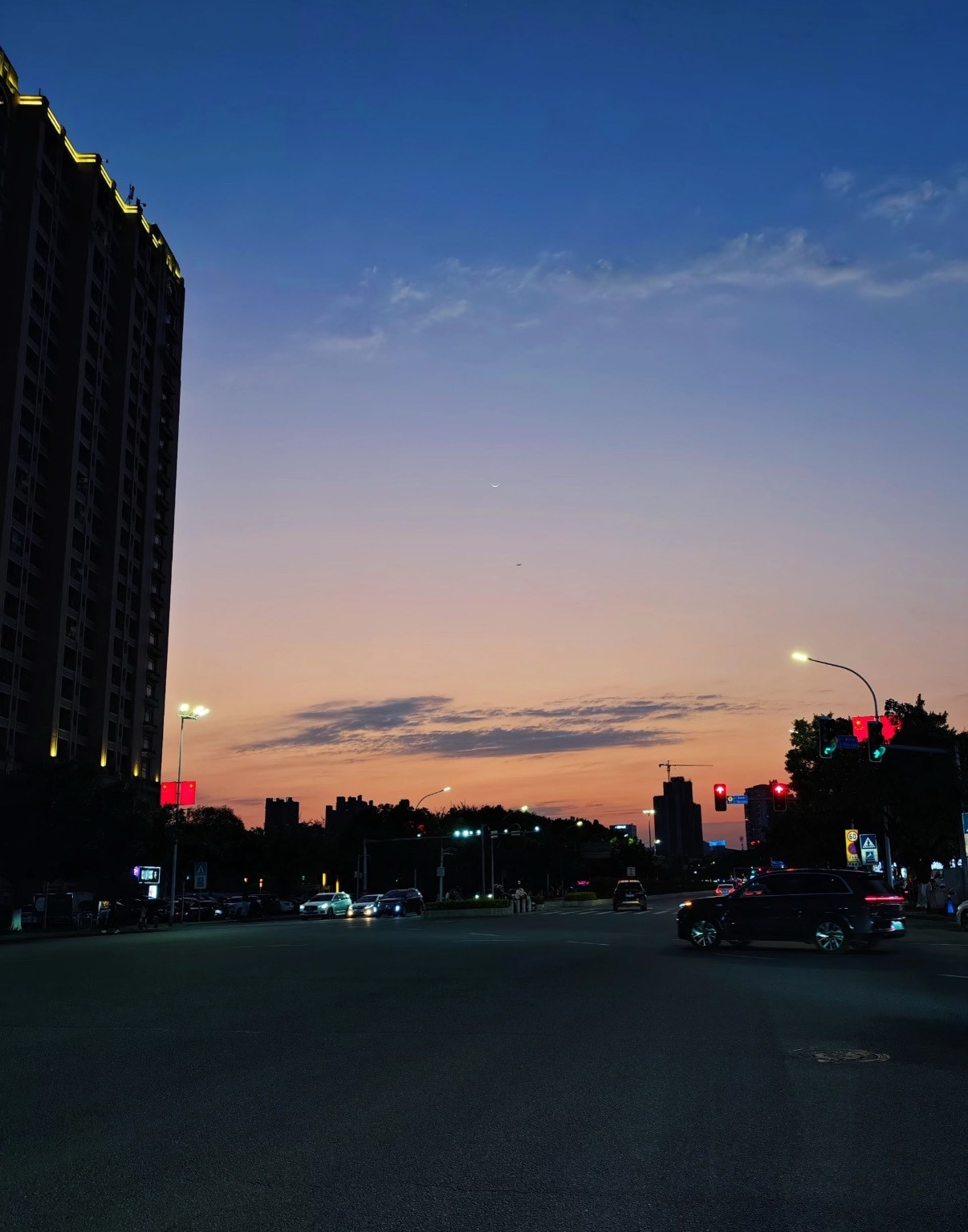 又一个“扶弟魔”的婚姻走到了尽头。男子急需用钱，却发现家里银行卡里只剩4万。追问