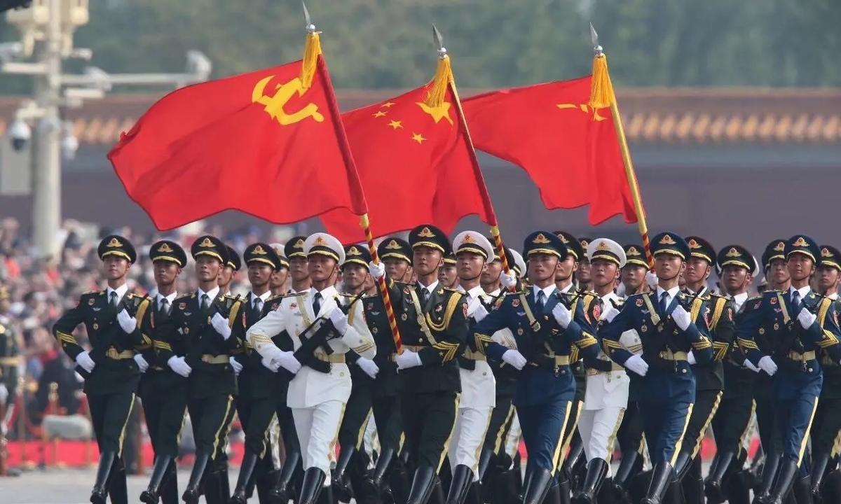 很多人认为，中国军队摸着美军过河，抄袭美军，模仿美军。如美军先有F—15、F—