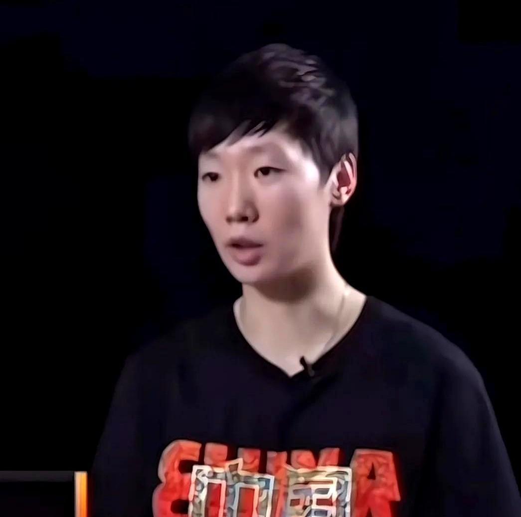 王曼昱这样评价孙颖莎的：她场上是一个值得尊重的对手，场下是一个很好的朋友，她和每