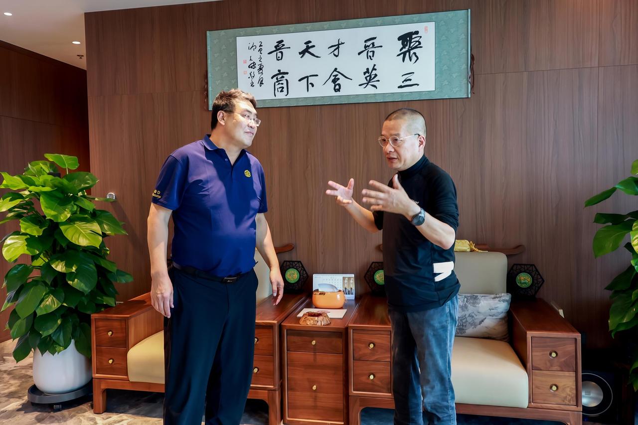 这大哥的征婚帖，透着一股浓浓的甲方招标味儿。50岁山西媒体老板，自称资产几千万，