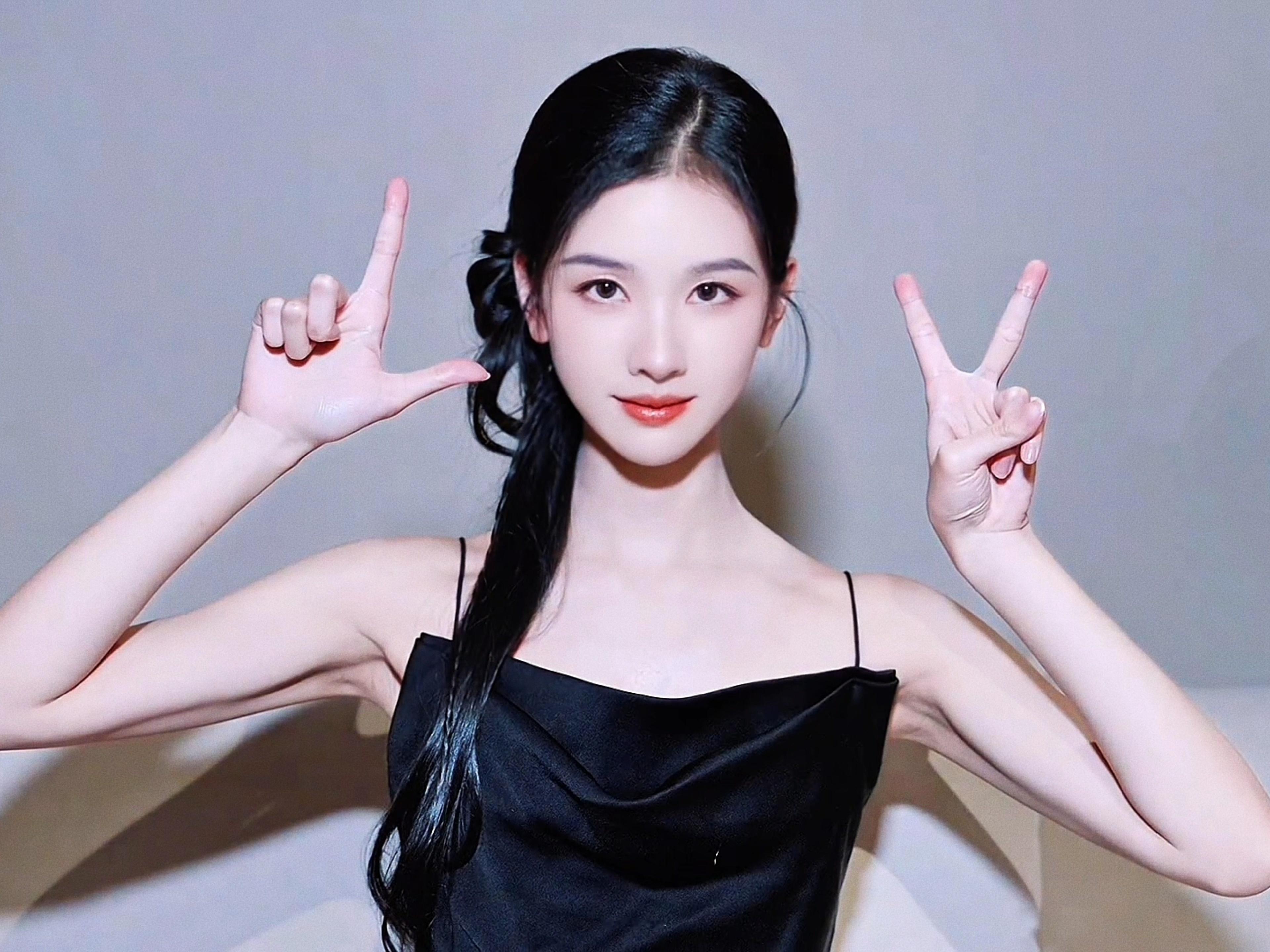 陈都灵美的有点太超前了这个妆造我好爱🥵