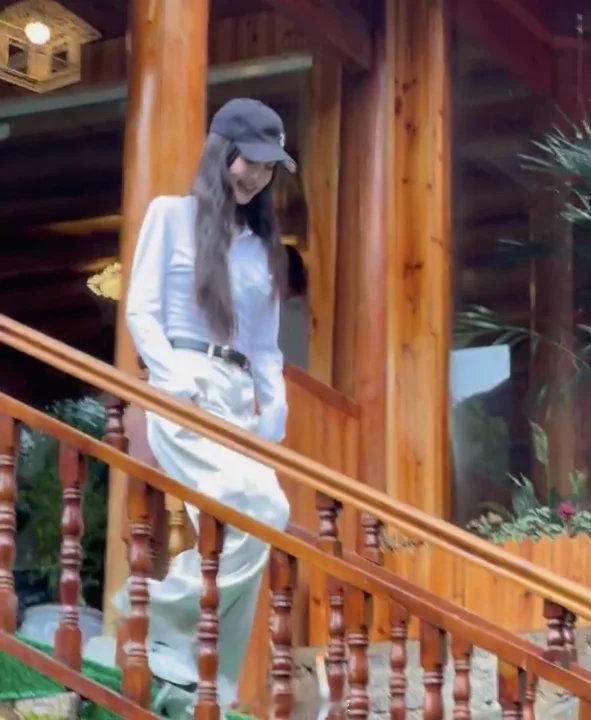 千户苗寨偶遇angelababy千户苗寨偶遇angelababy！网友千户苗寨偶