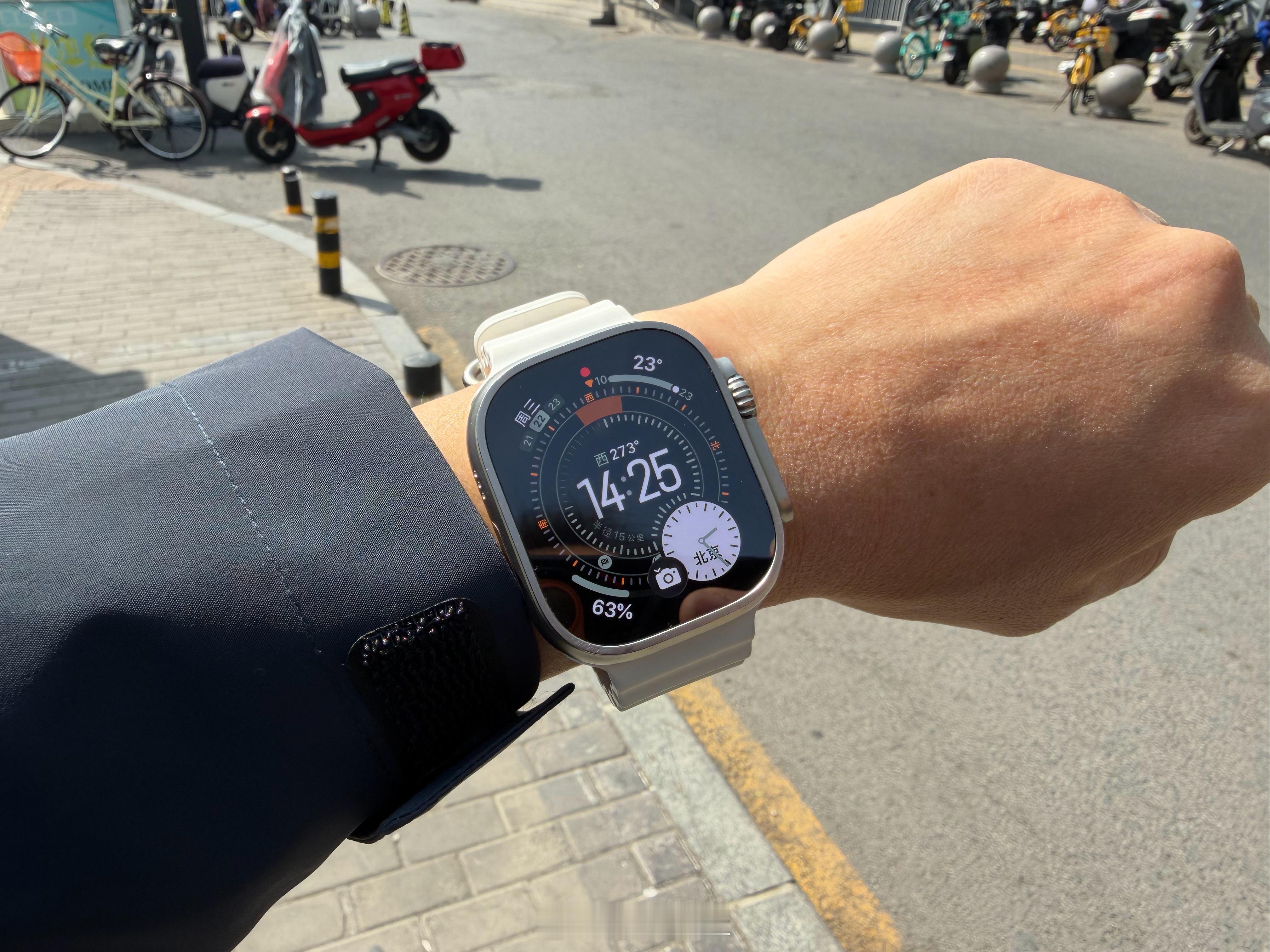 我记得上周出差去了趟云南丽江，在丽江古城爬台阶后感到一阵呼吸急促有些头晕，这时候