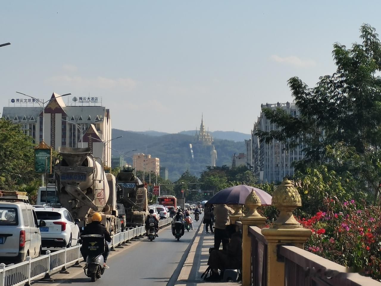 今年冬天可太不一样了，没在家挨冻，直接自驾来西双版纳过年，全程住车上，也太香了！