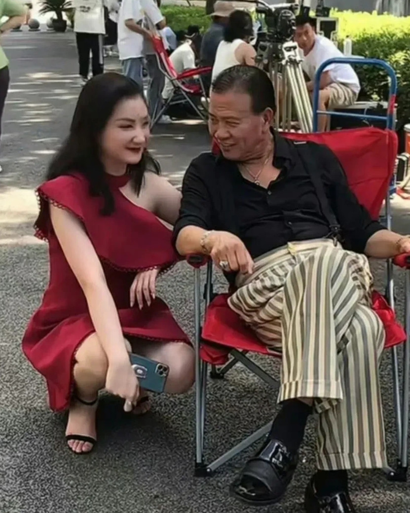 越老越有型的代表。[哈哈笑][哈哈笑][哈哈笑]