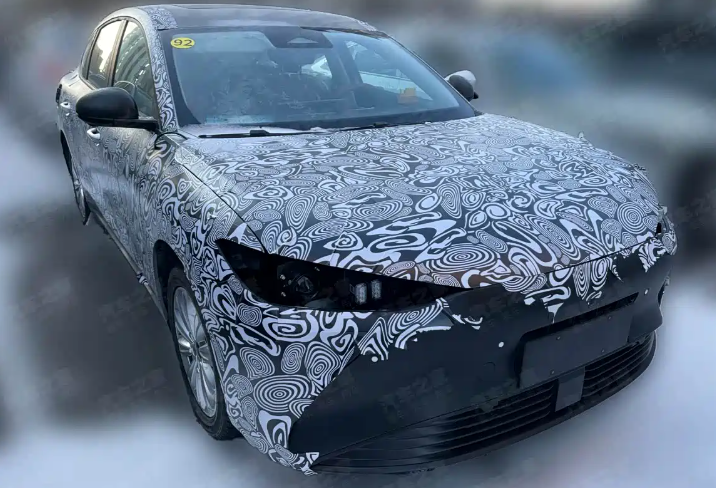 对标秦PLUSDM-i奇瑞风云A7谍照曝光，家族式设计插混动力来看谍照，新车目