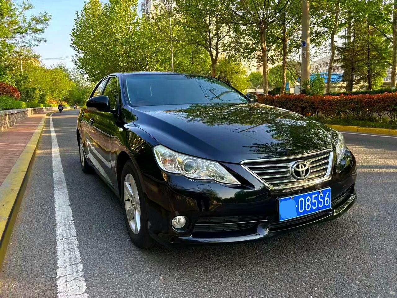 这车长得跟09年的凯美瑞实在是太像了，我还以为这是09年凯美瑞，原来是10款的丰