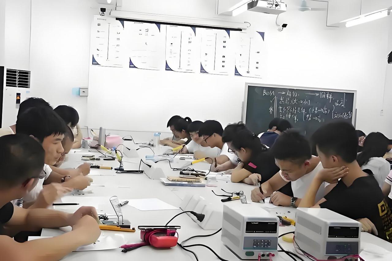 电气工程及其自动化｜别被“铁饭碗”骗了劝所有想报电气的人，先放弃幻想，别被“央