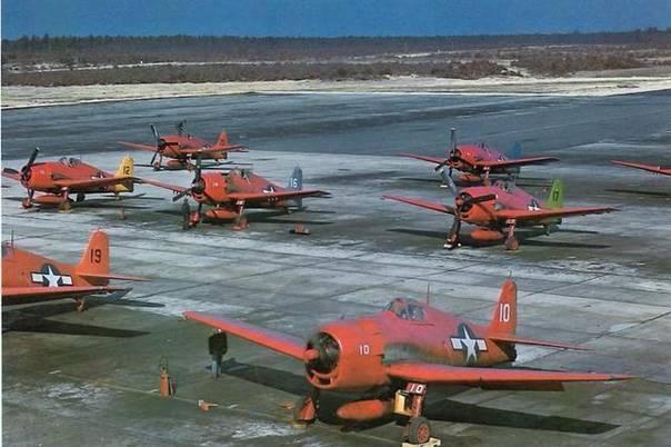 1956年，美海军一架红色的“地狱猫”靶机，升空后竟自动驾驶飞到洛杉矶上空。美空