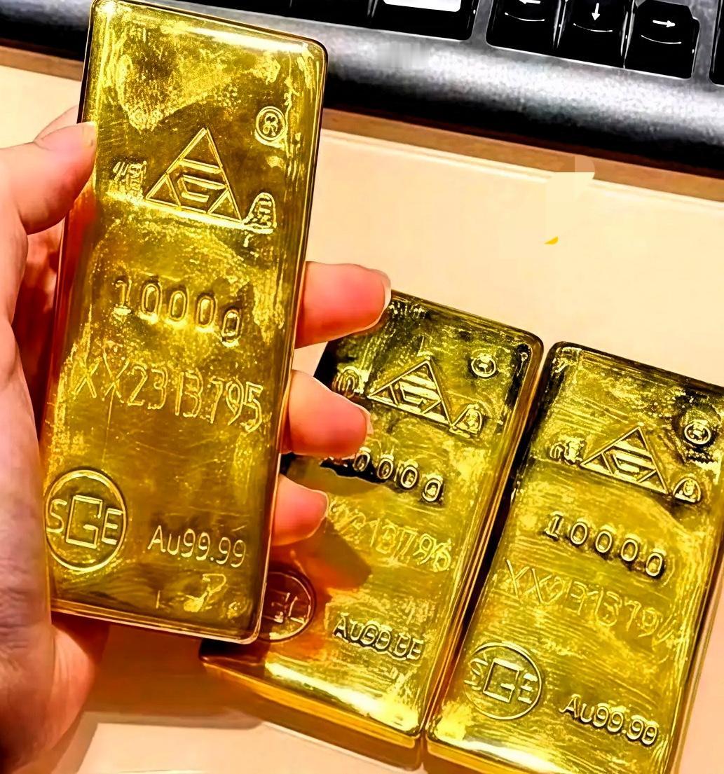 金价已经彻底失控了！​金价已经疯了！如果你手里有黄金超过500克的话，不管是什