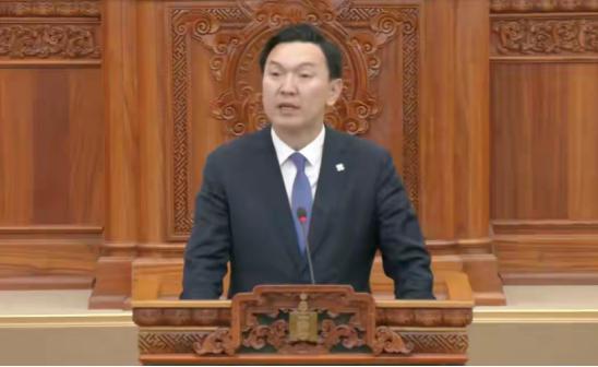 蒙古国国家大呼拉尔任命乌其尔勒为该国总理，说白了就是蒙古国亲西方派和亲华派达成了