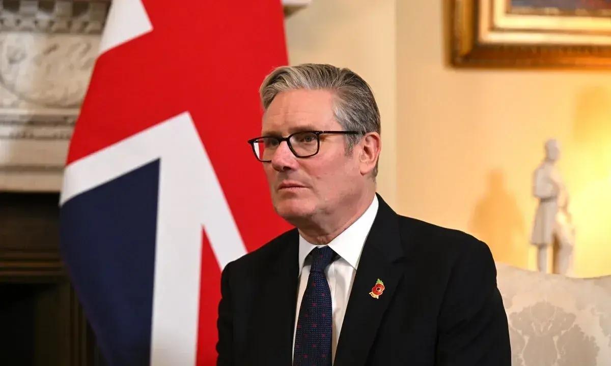 快讯！快讯！。英国知名历史学家西蒙·詹金斯突然宣布了他的判断。10月