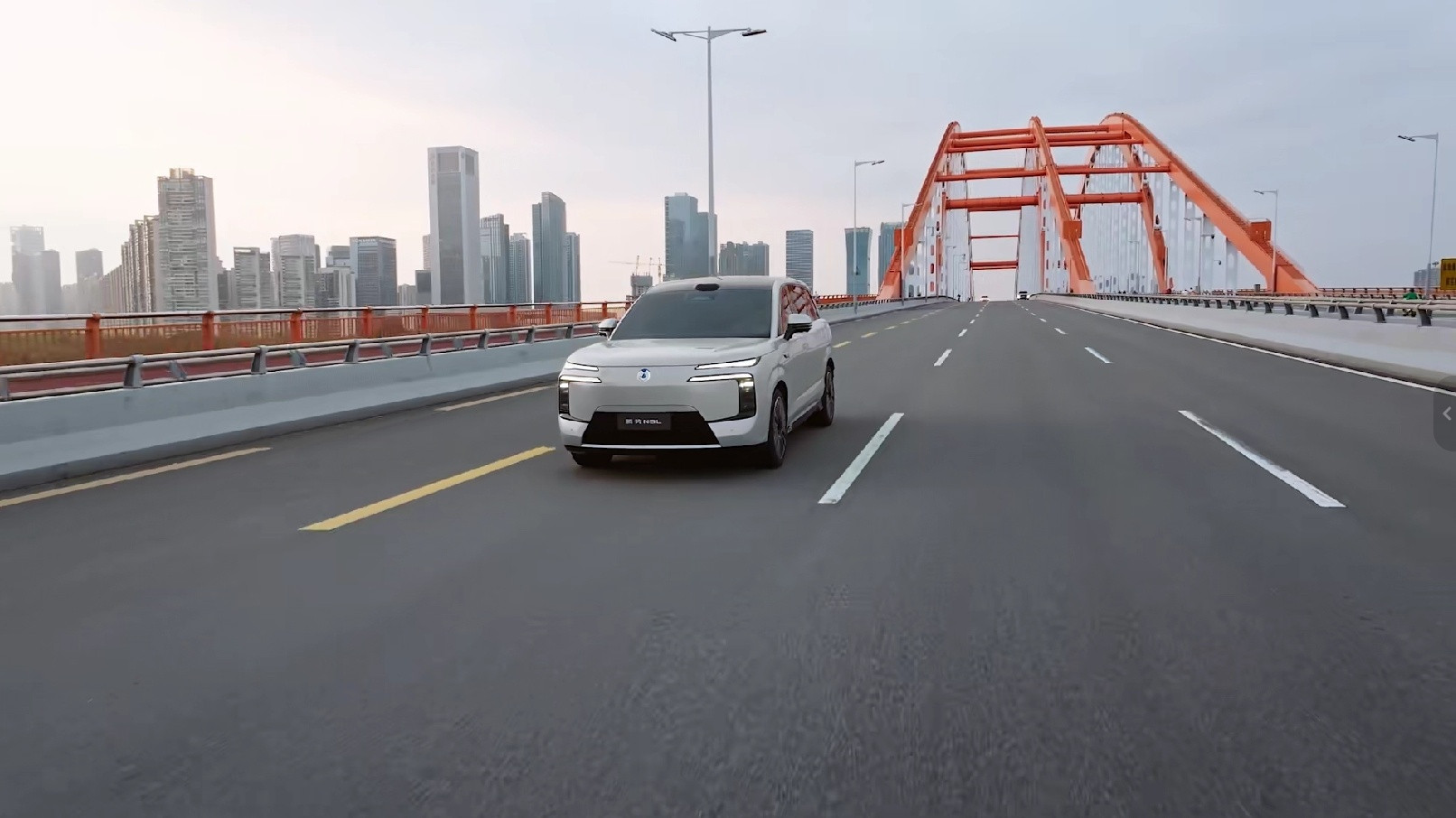 早知道陈小春在家里位置“不一般”，这次又眼看着他被应采儿借助腾势N8L轻松拿捏了