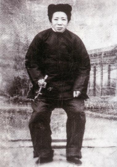 1988年，朱海清在工厂干活，村长气喘吁吁跑来：“别干了，快回去，你家来了个大