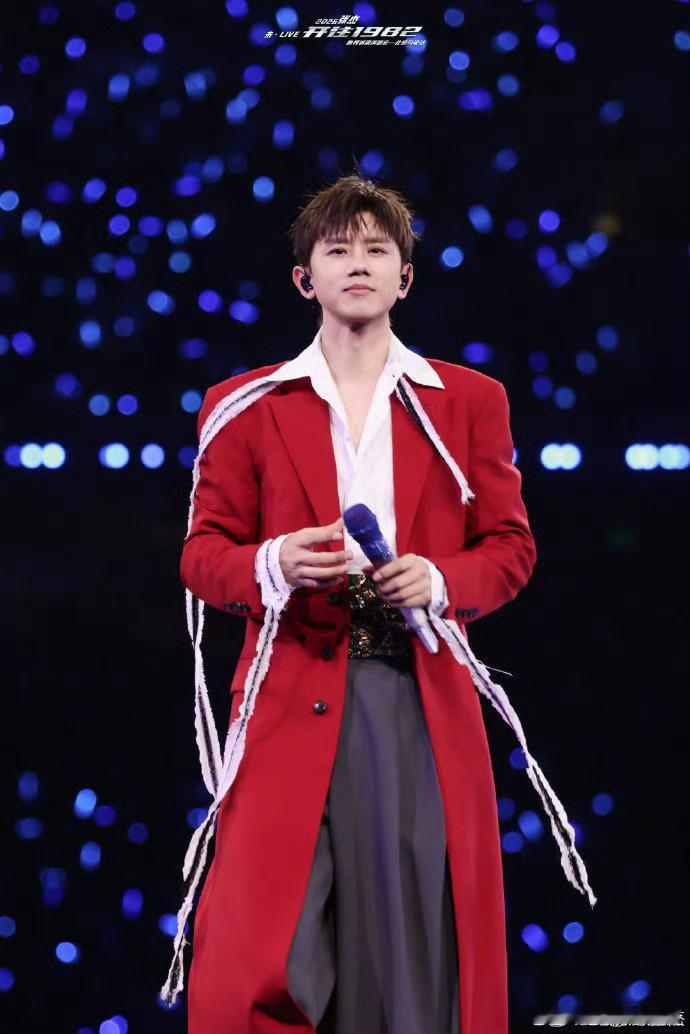 浪姐张杰鸟巢演唱会团建鸟巢直接变成浪姐大型团建现场，谢娜带队姐姐们全员化身迷妹，