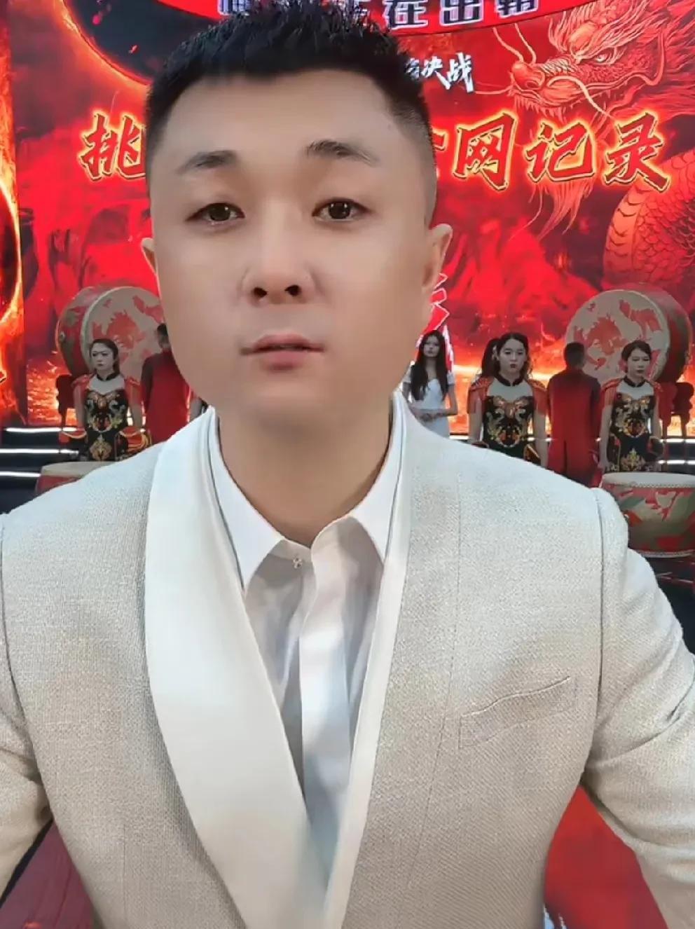 太原老葛回应复活项链、婴儿房榴莲，给我扣帽子，这些外号是方丈起的，方丈解释作为我