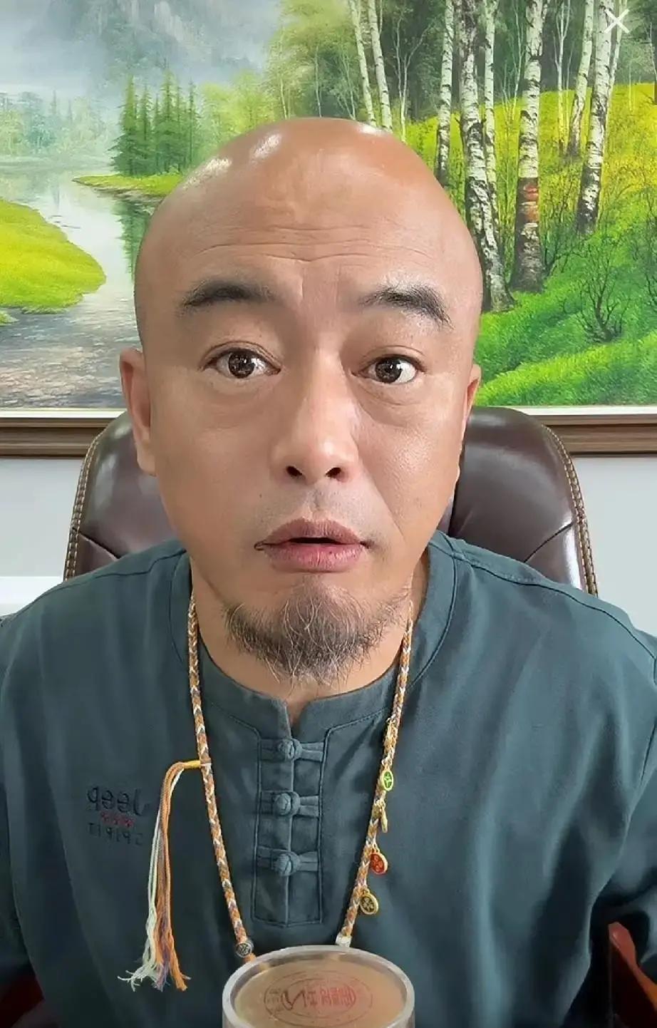 辛巴停播快一个月，账号静悄悄，粉丝刷到丁老五一句“摆平了”，立马炸锅。我看报道