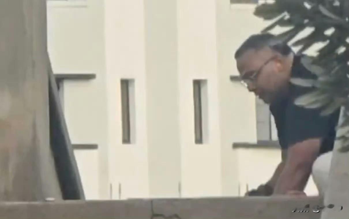 印度特伦甘纳邦警方官员确认，悉尼邦迪海滩袭击事件的两名枪手之一萨吉德·阿克勒姆（