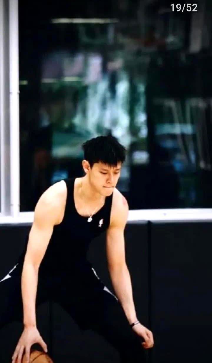 内线豪华，后卫拉胯，中国男篮的“NBA级”幻觉该醒了！胡金秋不是最强五号位，