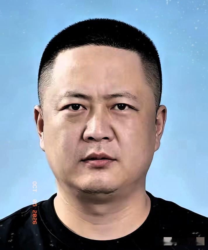 强烈建议东航飞机上空姐换人，这样像欧某这种蛮横机闹的人，他也得看人下菜碟！说