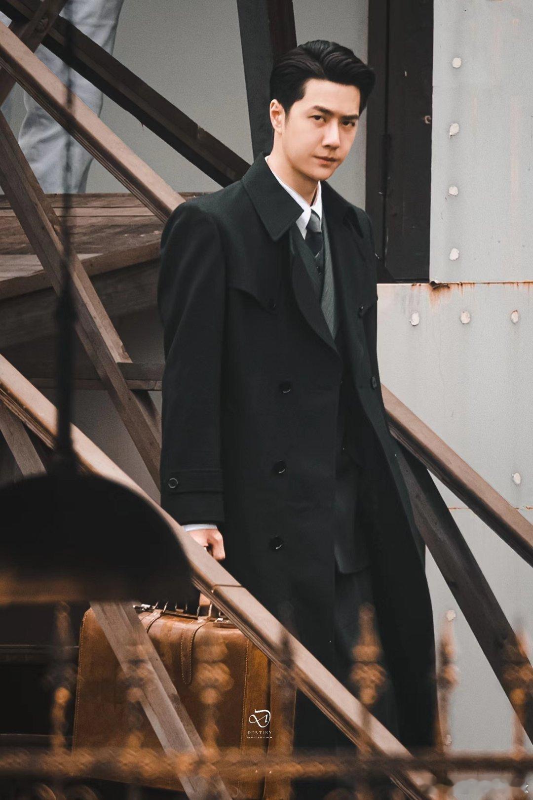 演员王一博的人生镜头蹭个热度[大笑][大笑][大笑][大笑]​​​